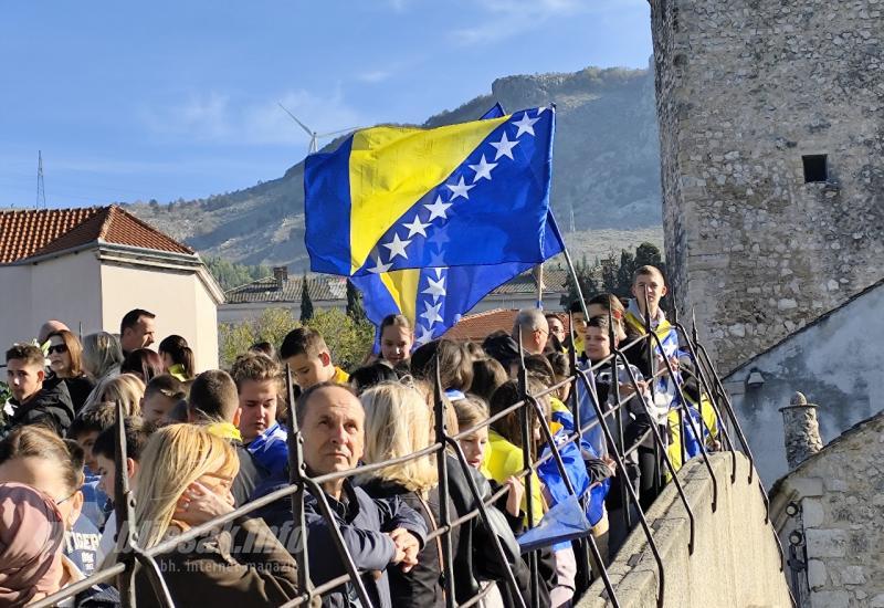 VIDEO | Skokom u Neretvu obilježena godišnjica rušenja Starog mosta